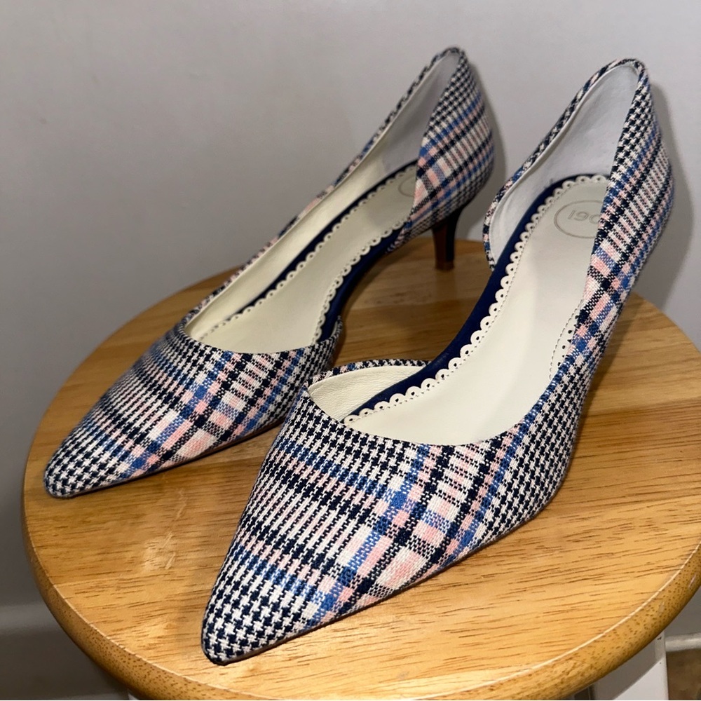 1901 Pumps - image 1